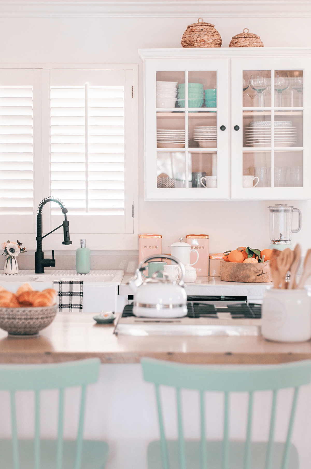 Decorating Glass Kitchen Cabinets: 6 Amazing Ideas to Copy - Posh|Chic|Cool