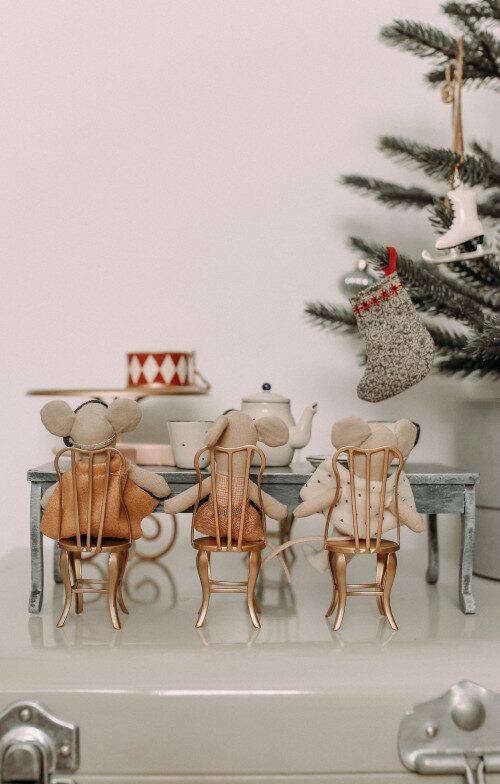 15 Christmas Bedroom Decor Ideas That Will Make You Want to Stay In All Day