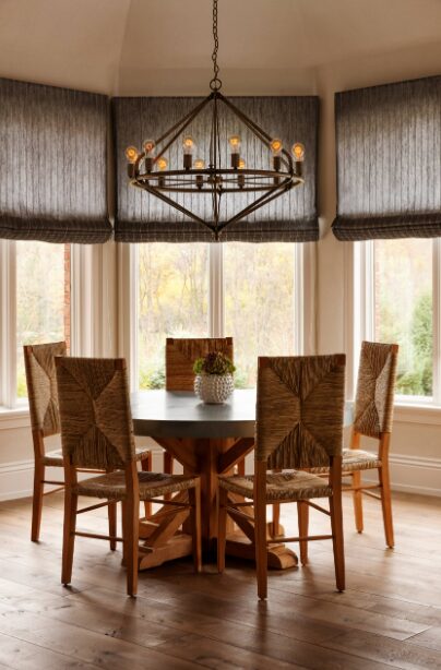16 Round Table Centerpiece Ideas That Look Beautiful from Every Angle