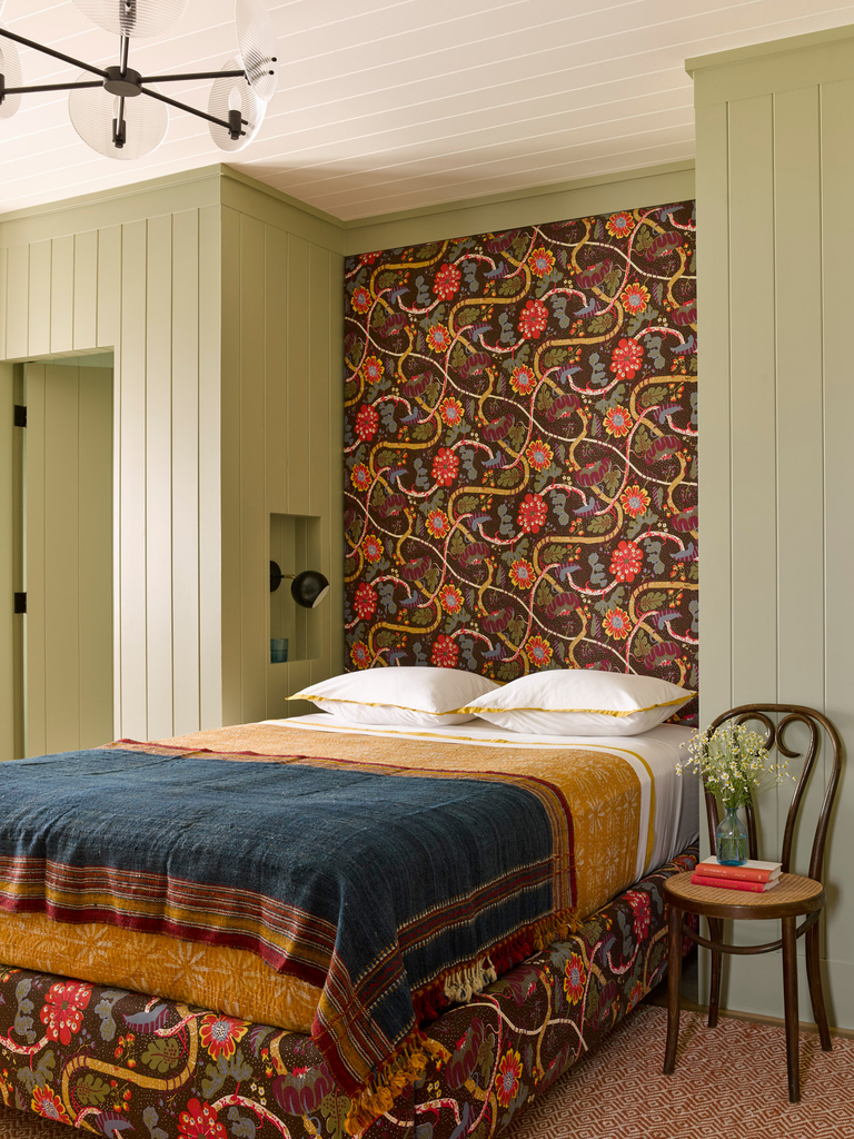17 Bedroom Ideas for Small Rooms With Clever Built-In Storage